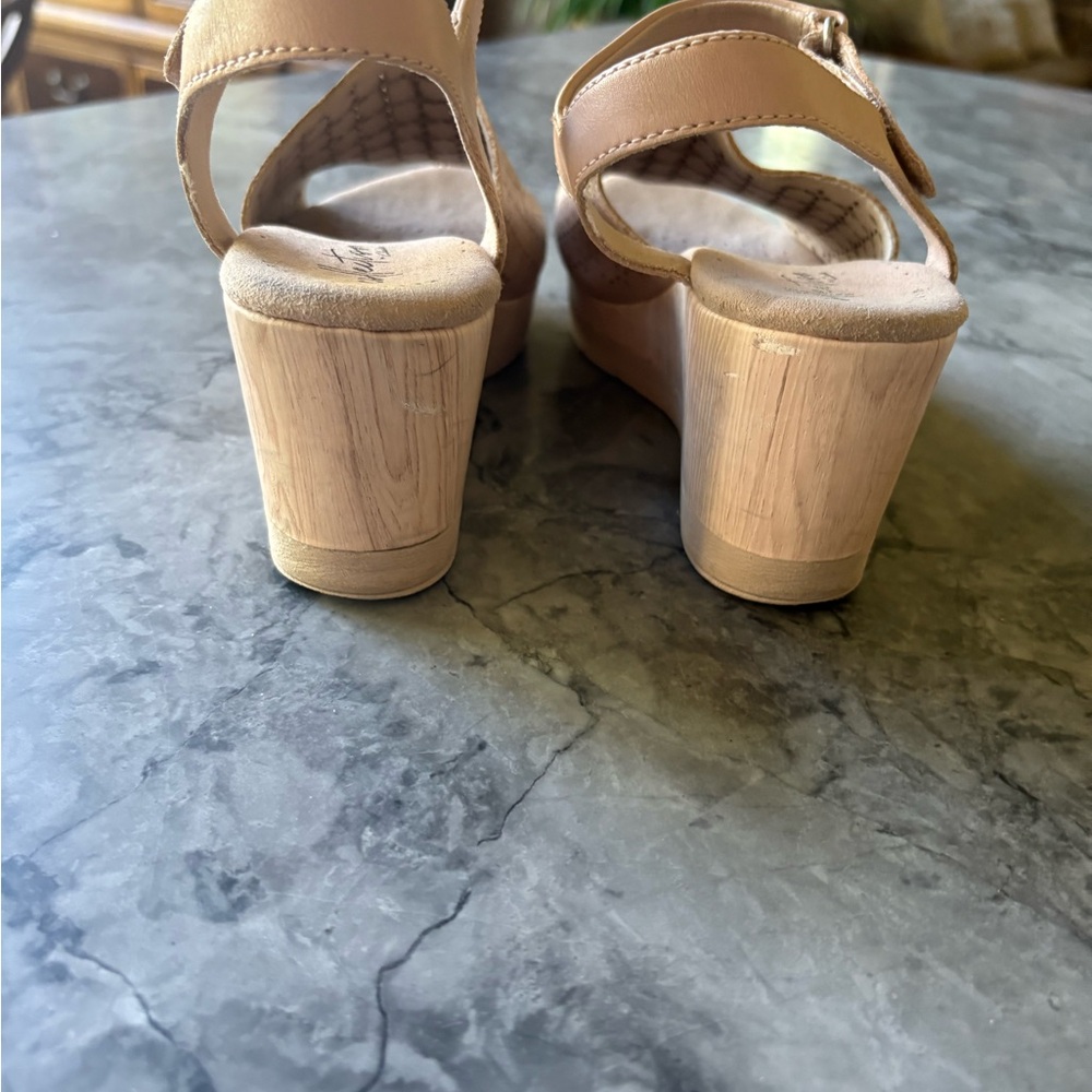 Clark's creamy beige pattern wedge sandals - Picture 7 of 7